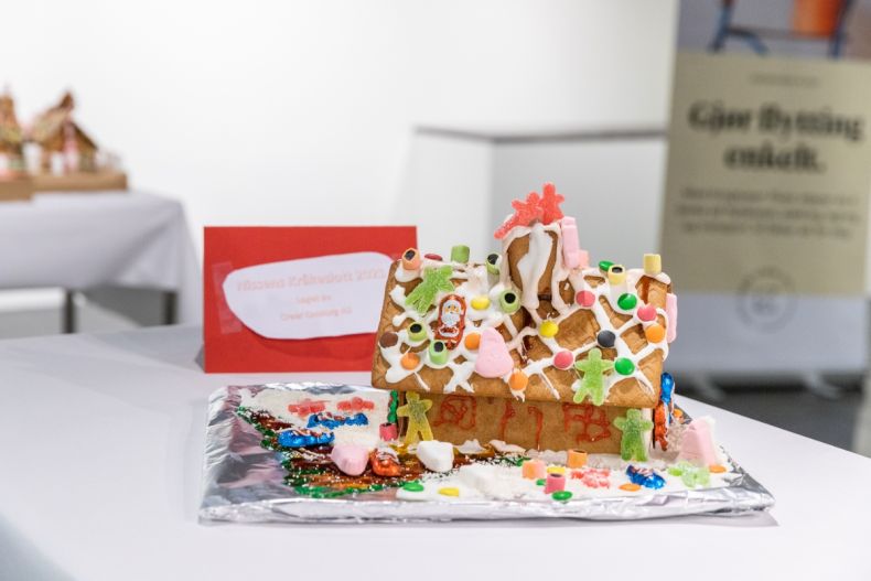 Populær pepperkakehusauksjon donerer penger til gode formål 